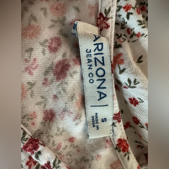 Arizona Jean Company White and Red Floral Blouse (827) - Picture 11 of 12